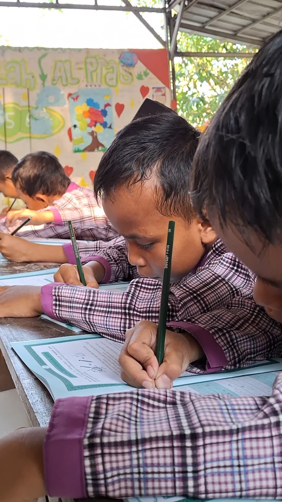 Orang tua mendampingi